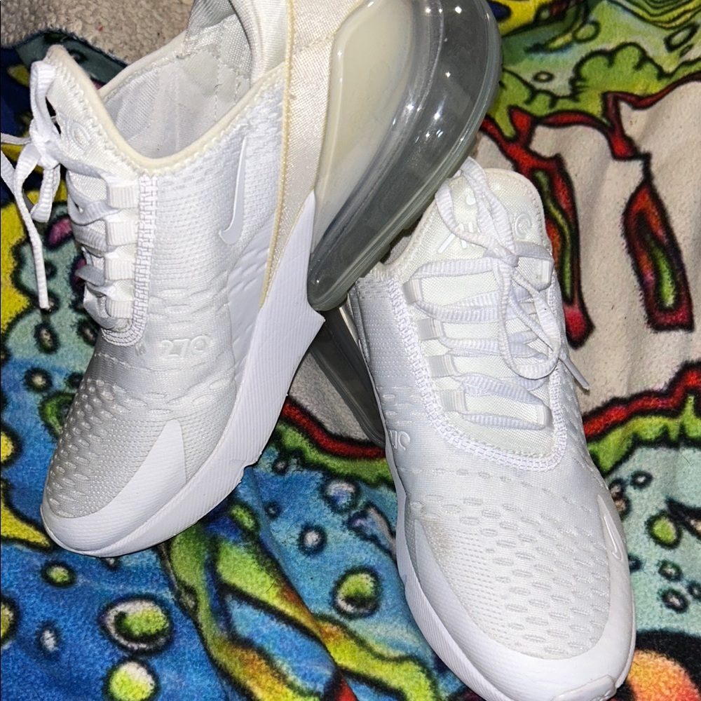 Nike White Air Max 270 Like New Size 6.5y worn twice
